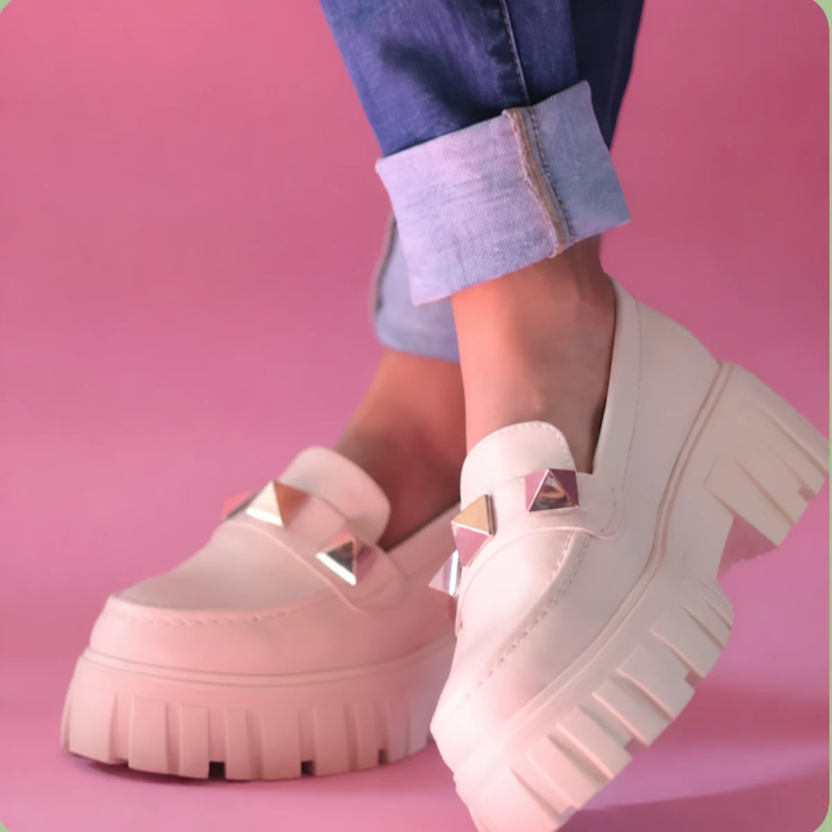 Mocasines rosas de plataforma disponibles en BG Boutique